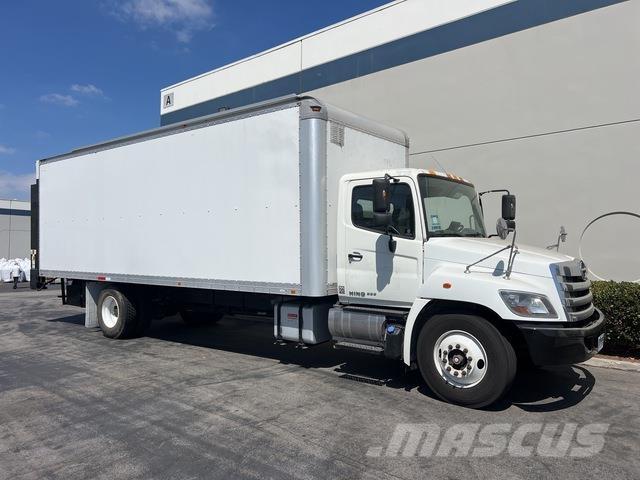 Hino 338 Samochody ciężarowe ze skrzynią zamkniętą