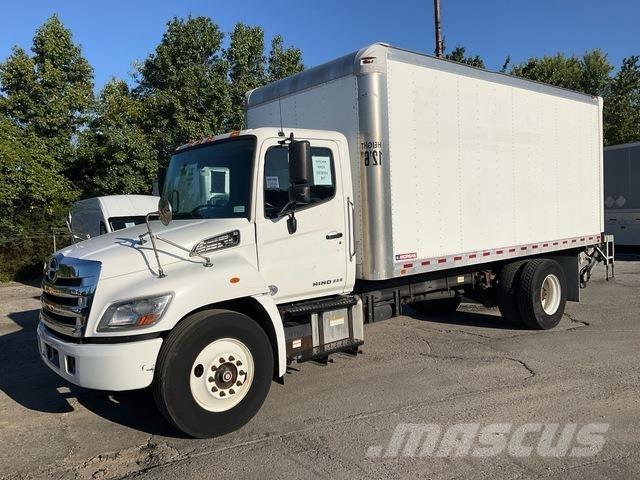 Hino 338 Samochody ciężarowe ze skrzynią zamkniętą