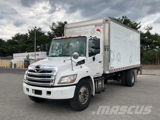 Hino 338 Samochody ciężarowe ze skrzynią zamkniętą