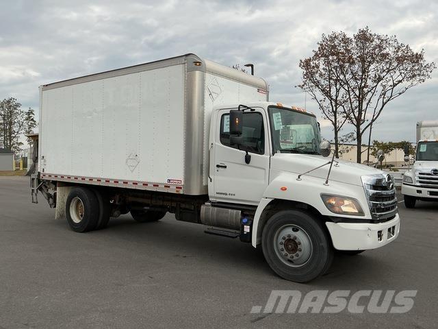 Hino 338 Samochody ciężarowe ze skrzynią zamkniętą