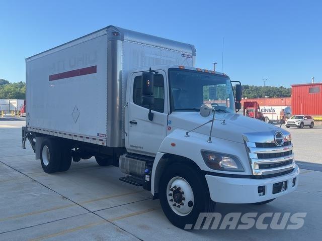 Hino 338 Samochody ciężarowe ze skrzynią zamkniętą