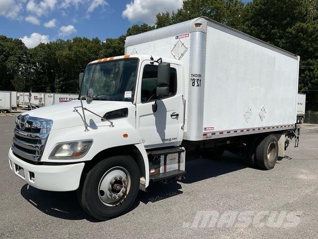 Hino 338 Samochody ciężarowe ze skrzynią zamkniętą
