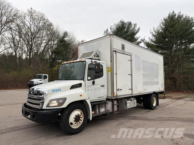 Hino 338 Samochody ciężarowe ze skrzynią zamkniętą