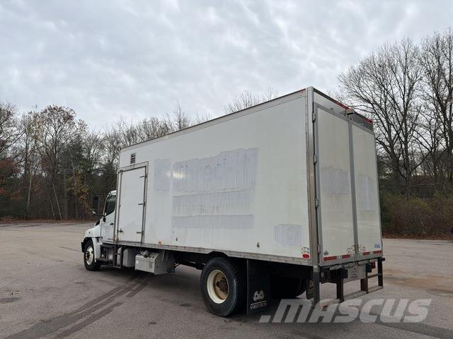 Hino 338 Samochody ciężarowe ze skrzynią zamkniętą