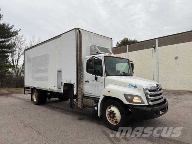 Hino 338 Samochody ciężarowe ze skrzynią zamkniętą