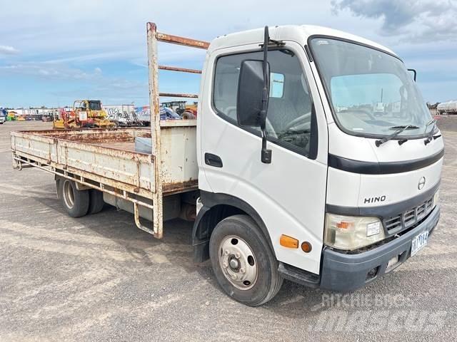 Hino Dutro Ciężarówki typu Platforma / Skrzynia