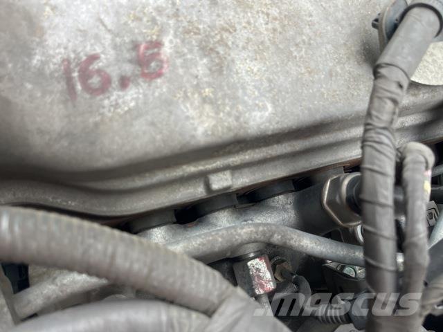 Hino FC Samochody ciężarowe ze skrzynią zamkniętą