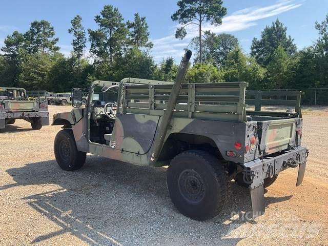  HMMWV M1152 Pick-upy / Pojazdy z otwieranymi burtami