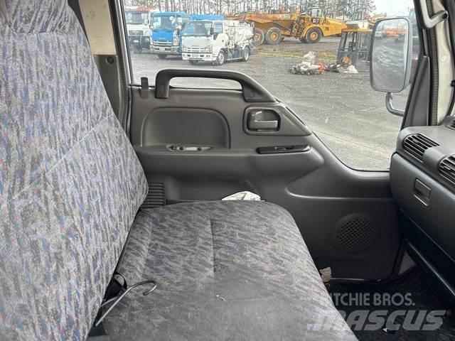 Isuzu NKR300s Maszyny budowlane - Inne