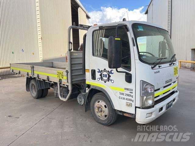 Isuzu NNR 200 Ciężarówki typu Platforma / Skrzynia