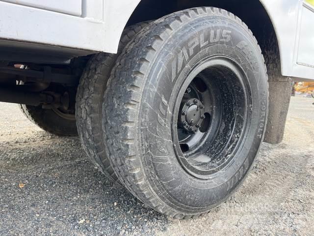 Isuzu NPR 200 Maszyny budowlane - Inne
