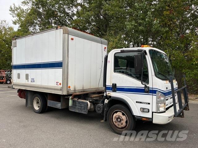Isuzu NQR Samochody ciężarowe ze skrzynią zamkniętą