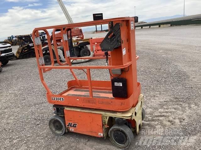 JLG 1230ES Podnośniki masztowe