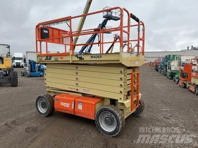 JLG M4069 Podnośniki nożycowe