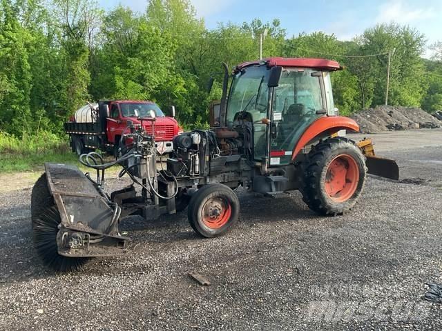 Kubota M5040 Zamiatarki wewnętrzne