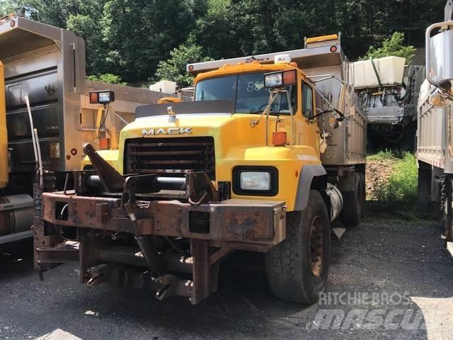 Mack 600 Lemiesze i pługi śnieżne