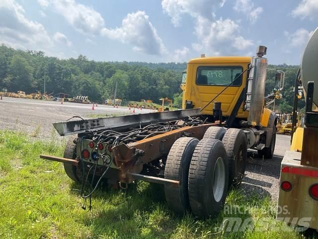 Mack 700 Lemiesze i pługi śnieżne
