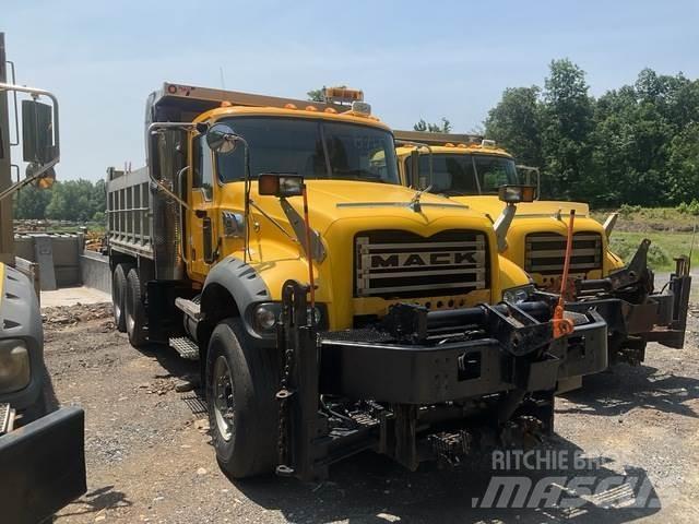 Mack 700 Lemiesze i pługi śnieżne