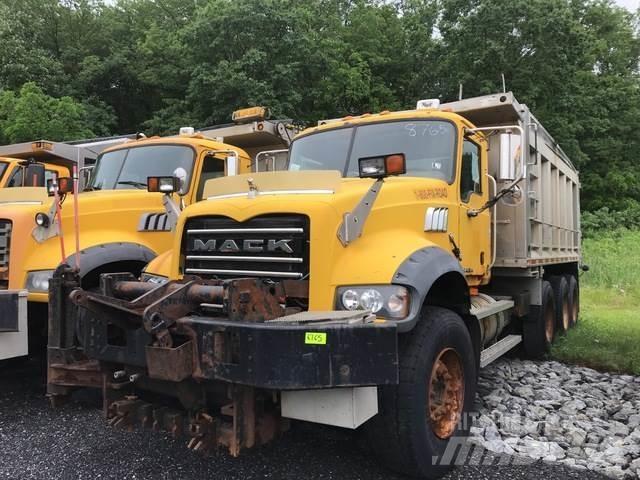 Mack 700 Lemiesze i pługi śnieżne