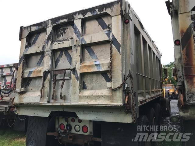 Mack 700 Lemiesze i pługi śnieżne