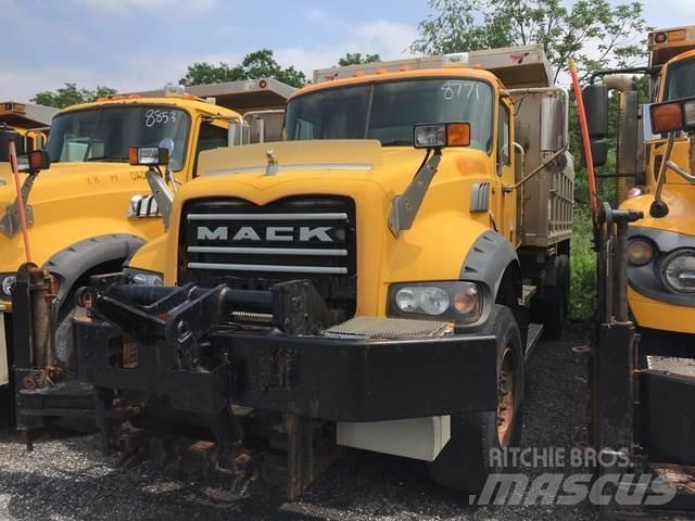 Mack 700 Lemiesze i pługi śnieżne