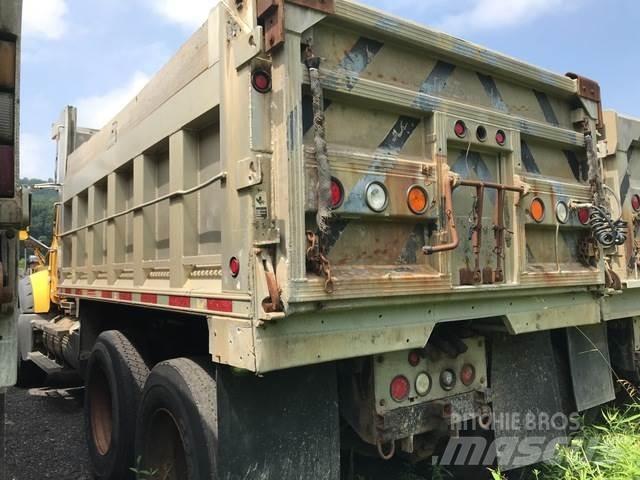 Mack 700 Lemiesze i pługi śnieżne