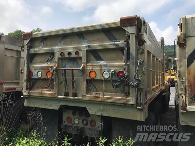 Mack 700 Lemiesze i pługi śnieżne