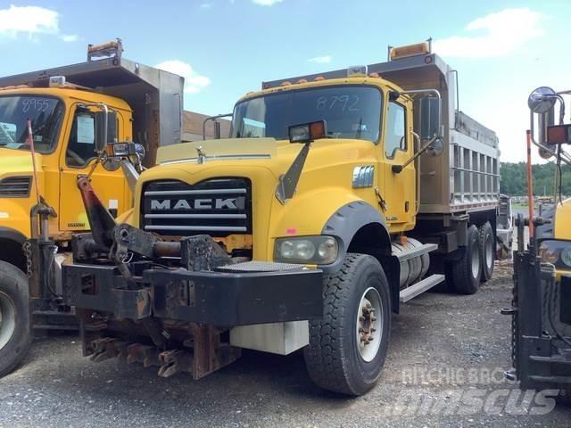 Mack 700 Lemiesze i pługi śnieżne