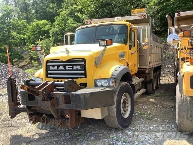 Mack 700 Lemiesze i pługi śnieżne