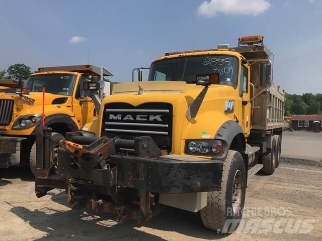 Mack 700 Lemiesze i pługi śnieżne