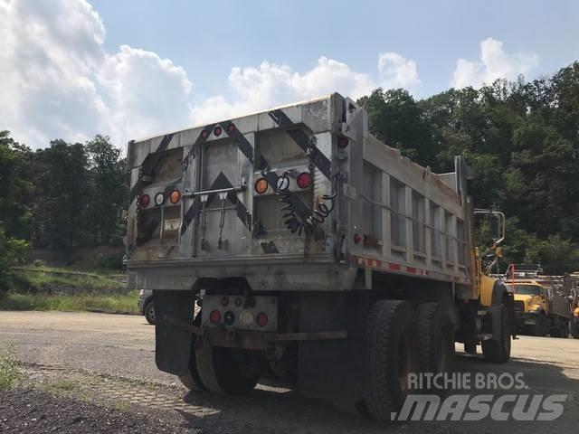 Mack 700 Lemiesze i pługi śnieżne