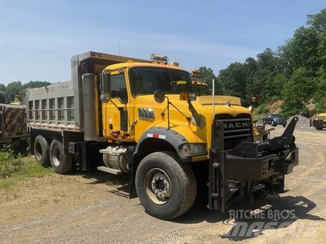 Mack 700 Lemiesze i pługi śnieżne