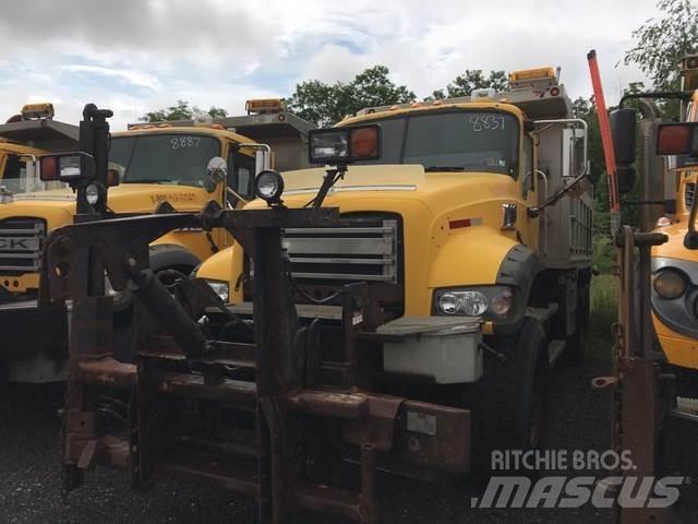 Mack 700 Lemiesze i pługi śnieżne