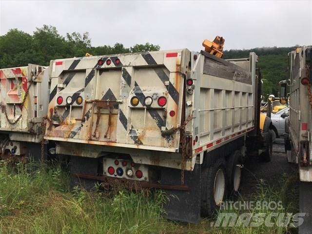 Mack 700 Lemiesze i pługi śnieżne