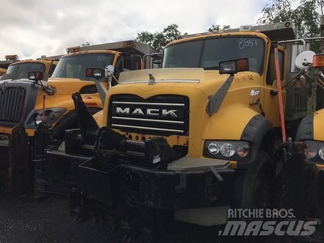 Mack 700 Lemiesze i pługi śnieżne