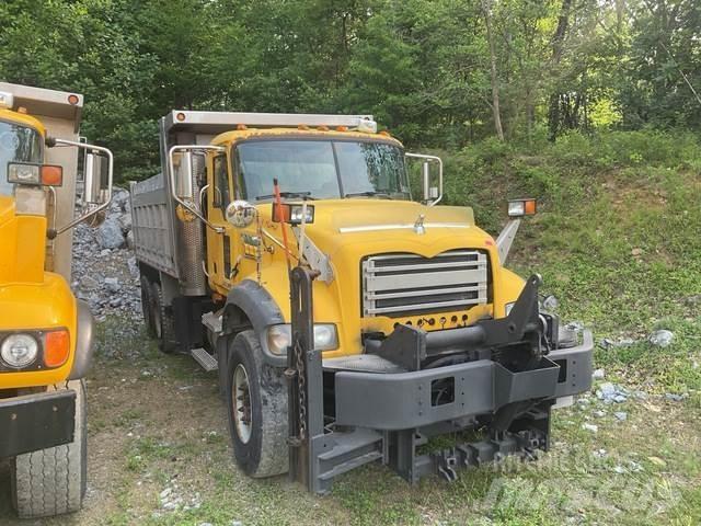 Mack 700 Lemiesze i pługi śnieżne