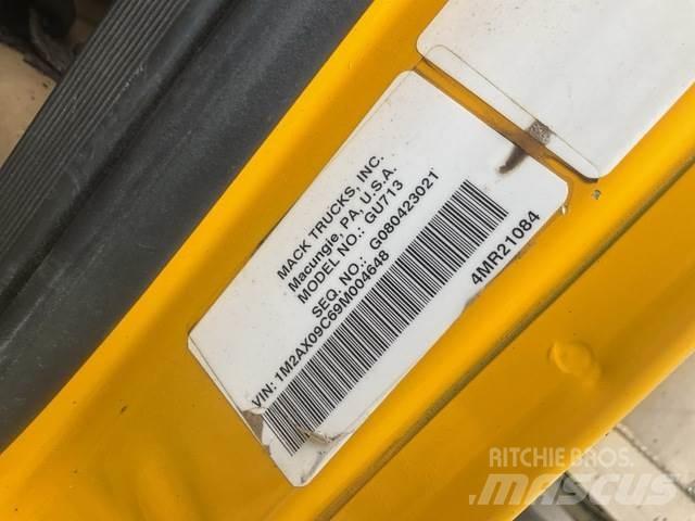 Mack 700 Lemiesze i pługi śnieżne