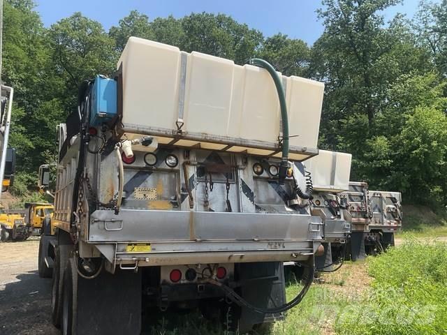 Mack 700 Lemiesze i pługi śnieżne