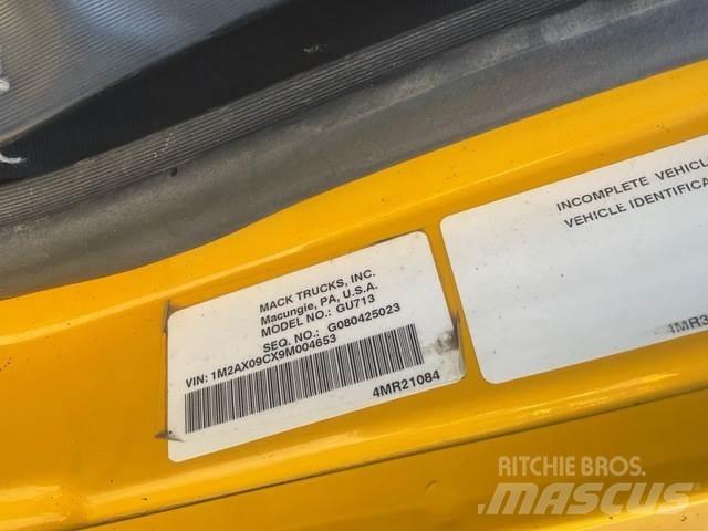Mack 700 Lemiesze i pługi śnieżne