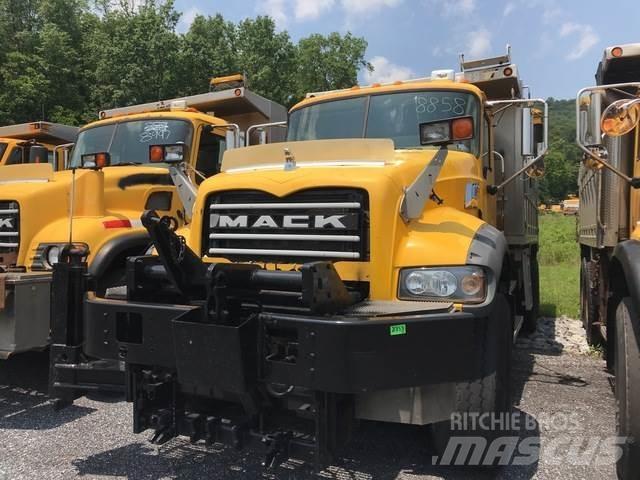 Mack 700 Lemiesze i pługi śnieżne