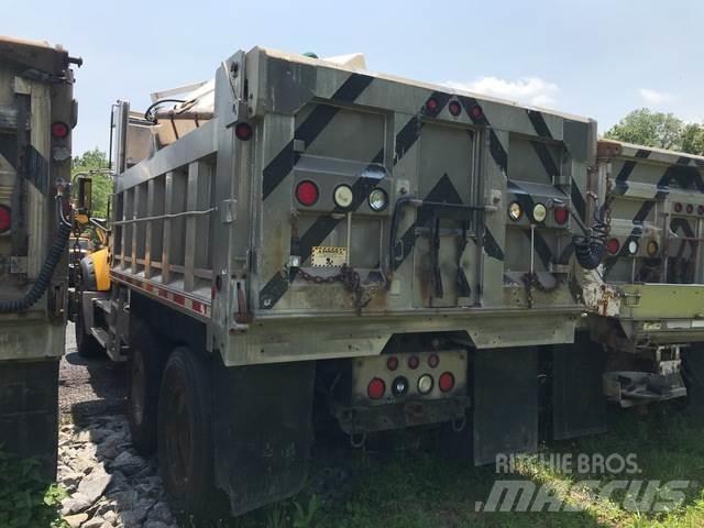 Mack 700 Lemiesze i pługi śnieżne