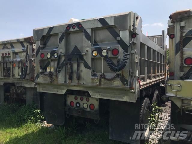 Mack 700 Lemiesze i pługi śnieżne