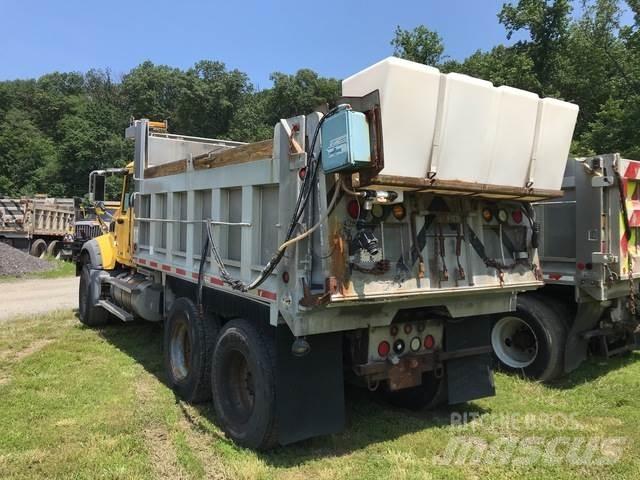 Mack 700 Lemiesze i pługi śnieżne