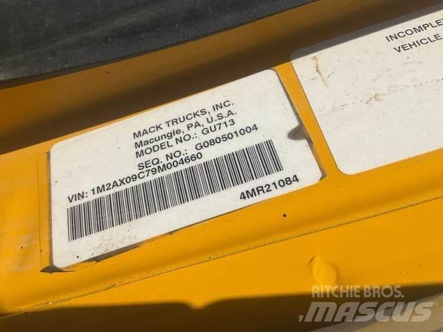 Mack 700 Lemiesze i pługi śnieżne