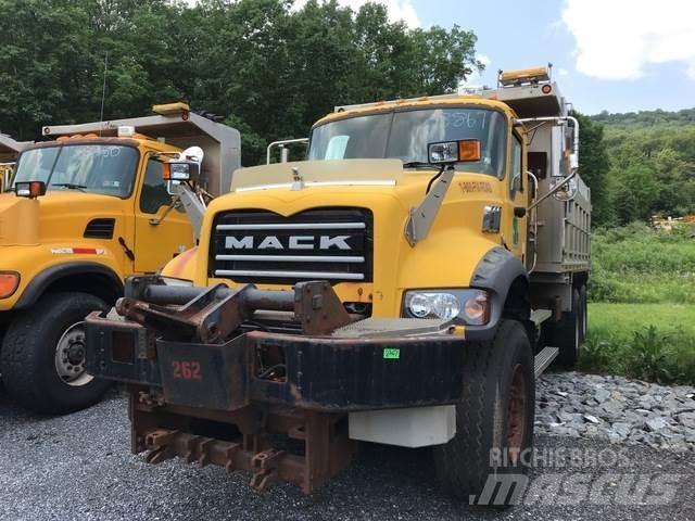Mack 700 Lemiesze i pługi śnieżne