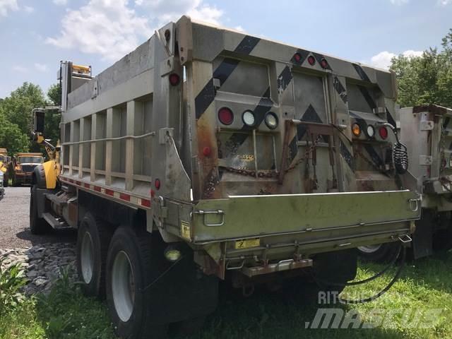 Mack 700 Lemiesze i pługi śnieżne