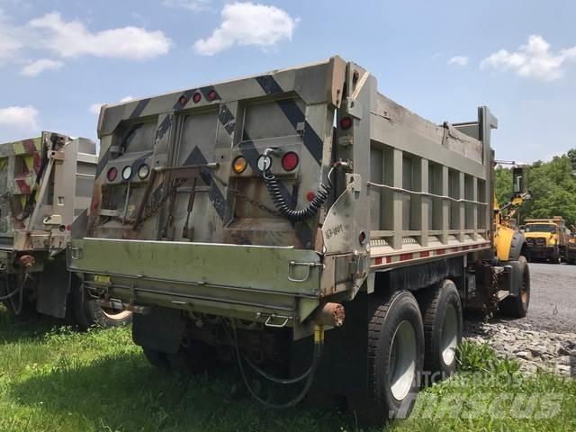 Mack 700 Lemiesze i pługi śnieżne