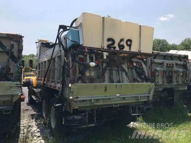 Mack 700 Lemiesze i pługi śnieżne