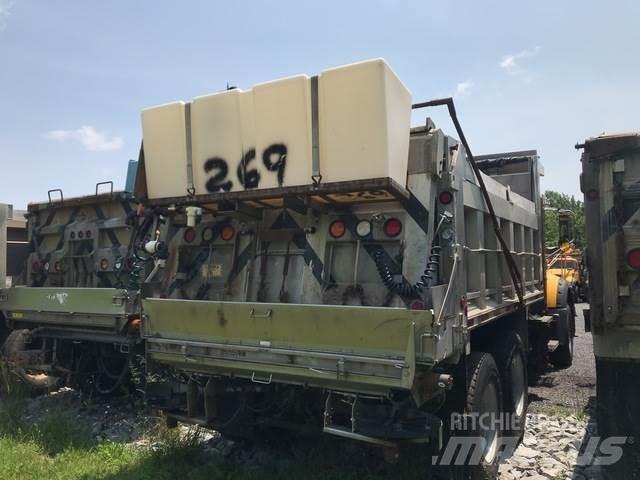 Mack 700 Lemiesze i pługi śnieżne