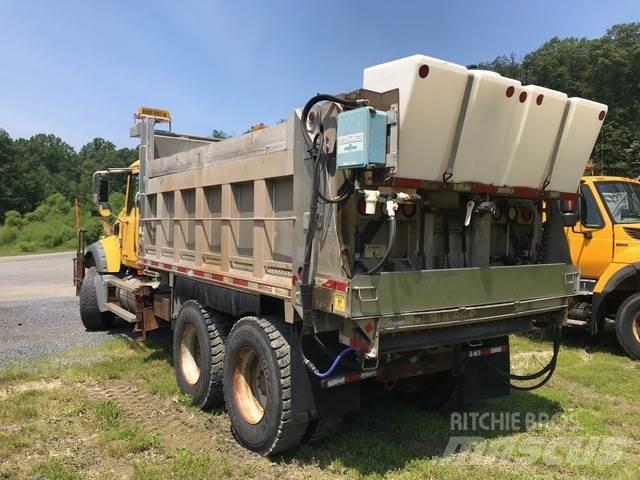 Mack 700 Lemiesze i pługi śnieżne